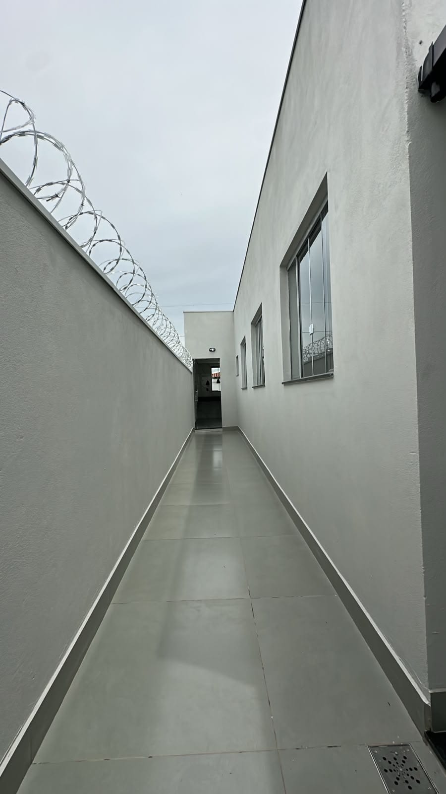Corredor lateral externo até a frente